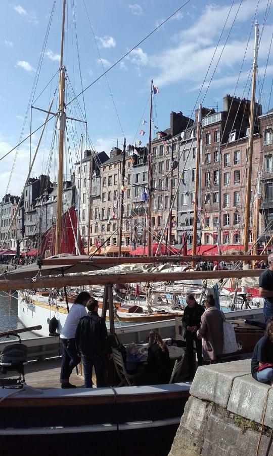 La Fleur D Honfleur Avec Son Parking Apartment Exterior foto