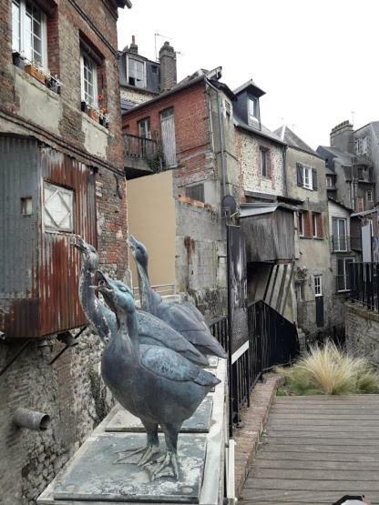 La Fleur D Honfleur Avec Son Parking Apartment Exterior foto